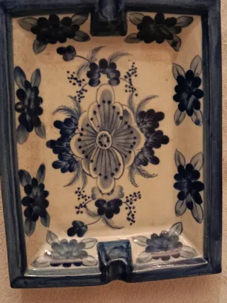 Cenicero de cerámica pintado a mano