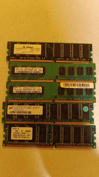 Memoria RAM  2 x  DDR 2 1GB Y  3 x DDR 400 512MB