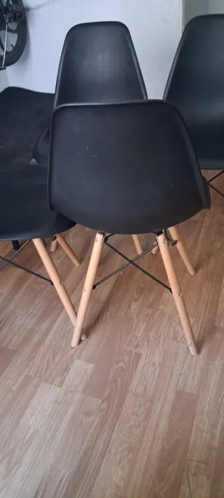 Juego de 4 Sillas Negras Patas Madera