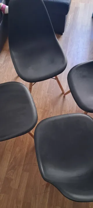 Juego de 4 Sillas Negras Patas Madera