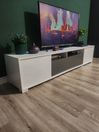 Set di mobili per soggiorno con TV