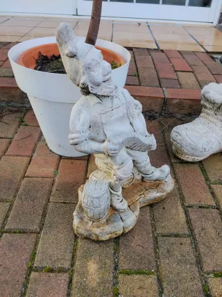 Figura de oveja jardinera de piedra