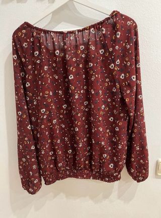Blusa Stradivarius flores granate talla L