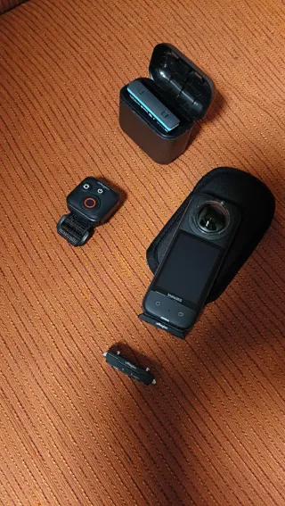 Cámara Insta360 X3 Negra y Azul