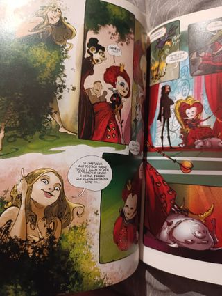 Novela gráfica Alicia en el pais de las maravillas