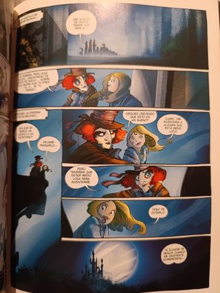 Novela gráfica Alicia en el pais de las maravillas