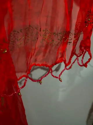 Fular de fantasía con detalles dorados