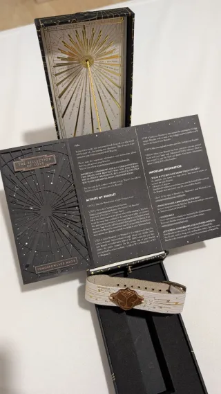 Pulsera Tomorrowland 2022 Negra y Dorada