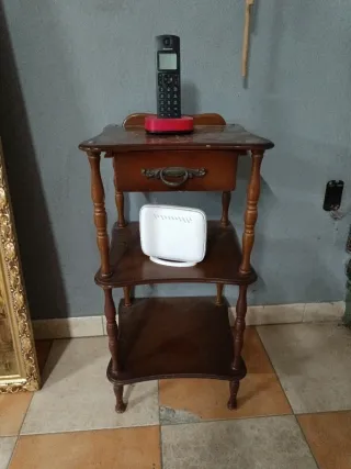 Mesa auxiliar de madera