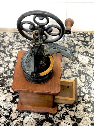 Molinillo de café antiguo