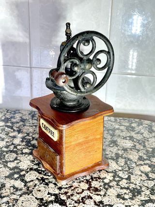 Molinillo de café antiguo