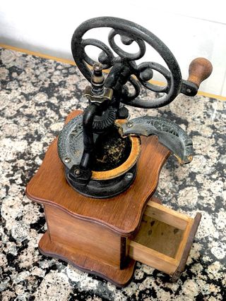 Molinillo de café antiguo