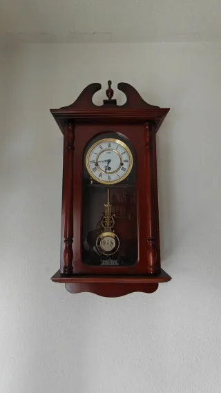 Reloj de pared Sars de madera