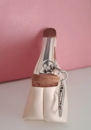 Monedero de lona beige y marrón, estilo Longch.