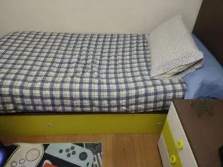 Cama juvenil marrón y verde