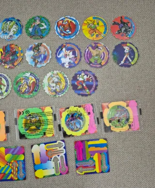 Lote Tazos y Ediciones especiales Beyblade 2003