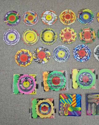 Lote Tazos y Ediciones especiales Beyblade 2003