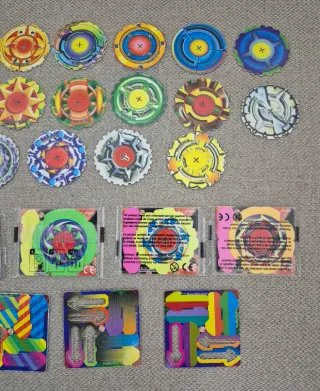 Lote Tazos y Ediciones especiales Beyblade 2003