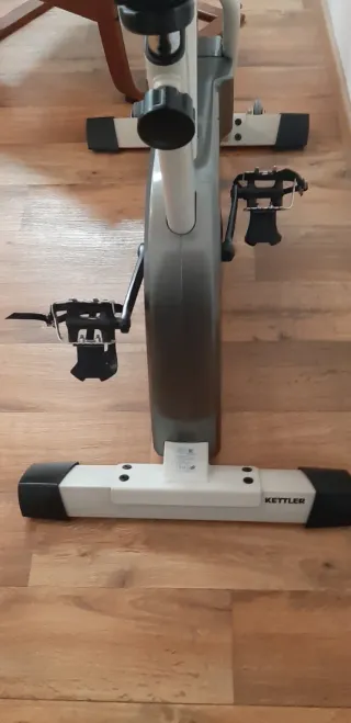 Bicicleta spinning para ejercicio o rehabilitacion