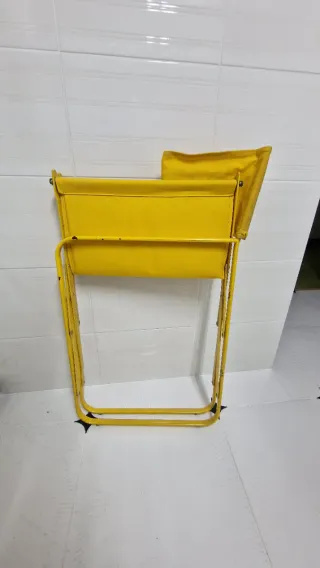 Silla plegable amarilla