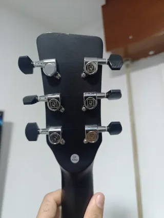 Guitarra Electroacústica Oquan QGA-100