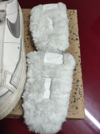 Zapatillas Nike Blancas y Plateadas. Originales.