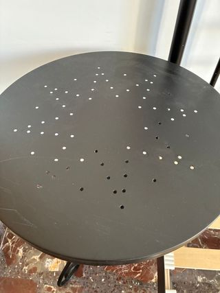 Cama de forja IKEA y 2 mesitas