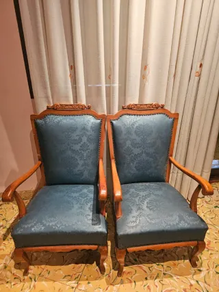 2 Butacas y Banqueta Tapizadas