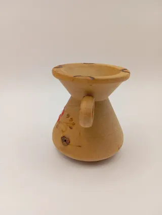 Piccola anfora in legno decorato