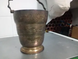 Antigua cubitera inglesa bronce