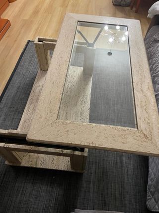 Mesa de centro de piedra y cristal