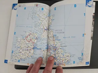 Folleto del distribuidor europeo de Mazda año 2005