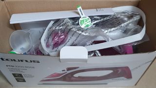 Plancha Taurus PTSI 2200 Rose + mesa + limpiador