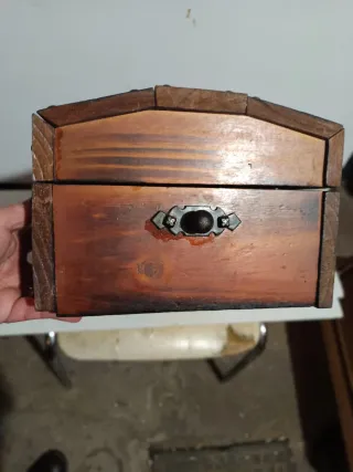 Baúl pequeño de madera