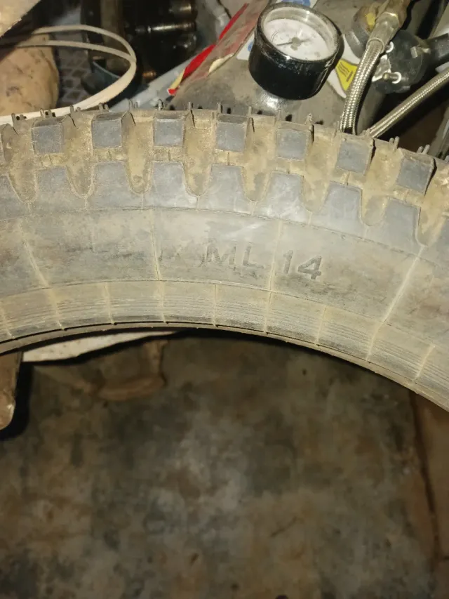 Cubierta Pirelli Trial 3 -1/4-18 trial