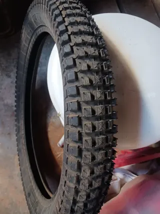 Cubierta Pirelli Trial 3 -1/4-18 trial