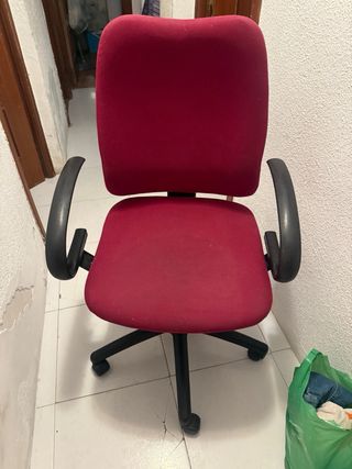 Silla de oficina ergonómica roja