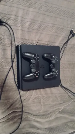 PS4 Slim 1TB Negra + 6 Juegos