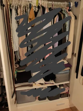 Armario de dormitorio blanco y marrón