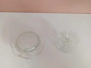 Vecchia formaggiera vintage in vetro