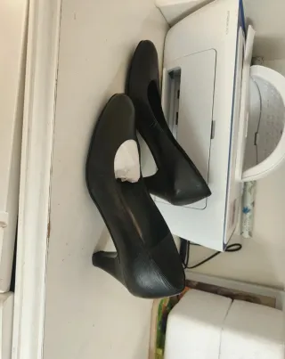 Zapatos de tacón negros para mujer