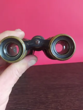 Antiguos prismáticos con estuche