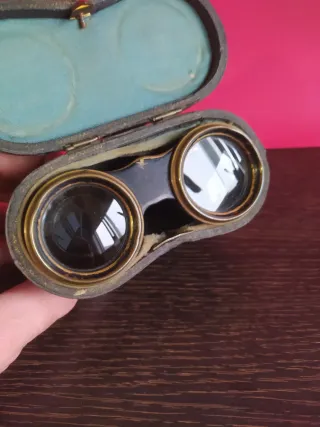 Antiguos prismáticos con estuche