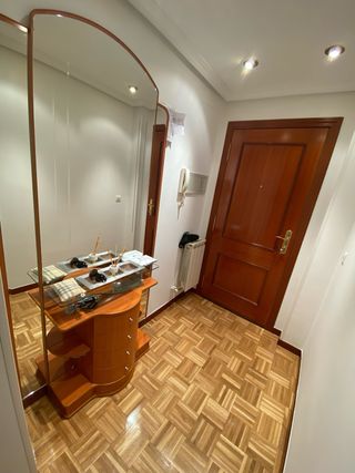 Mueble recibidor con espejo