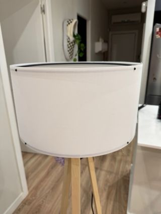 Lámpara de pie de madera y tela