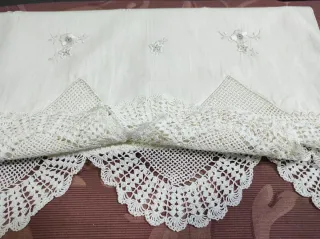 Sábana antigua bordada a mano