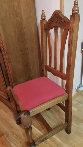 Sillas de comedor madera y tela , tengo 6