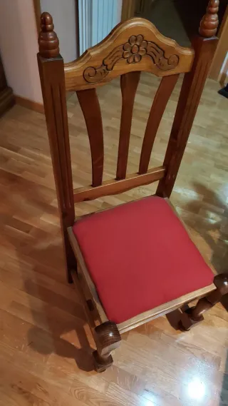Sillas de comedor madera y tela , tengo 6