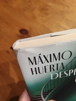 Libro Paris despertaba tarde de Máximo Huerta.