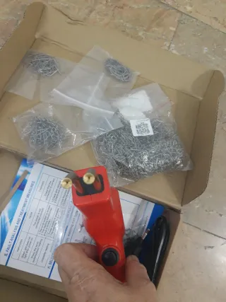 Pistola soldador plástico 700 grapas